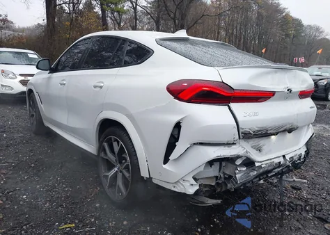 2021 BMW X6 xDrive40I z USA, uszkodzony, nr VIN 5UXCY6C01M9G08133